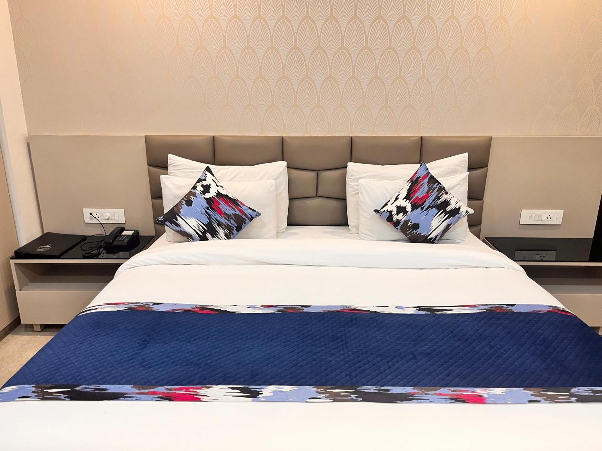 Gazebo Inn & Suites Medanta Gurgaon Zewnętrze zdjęcie