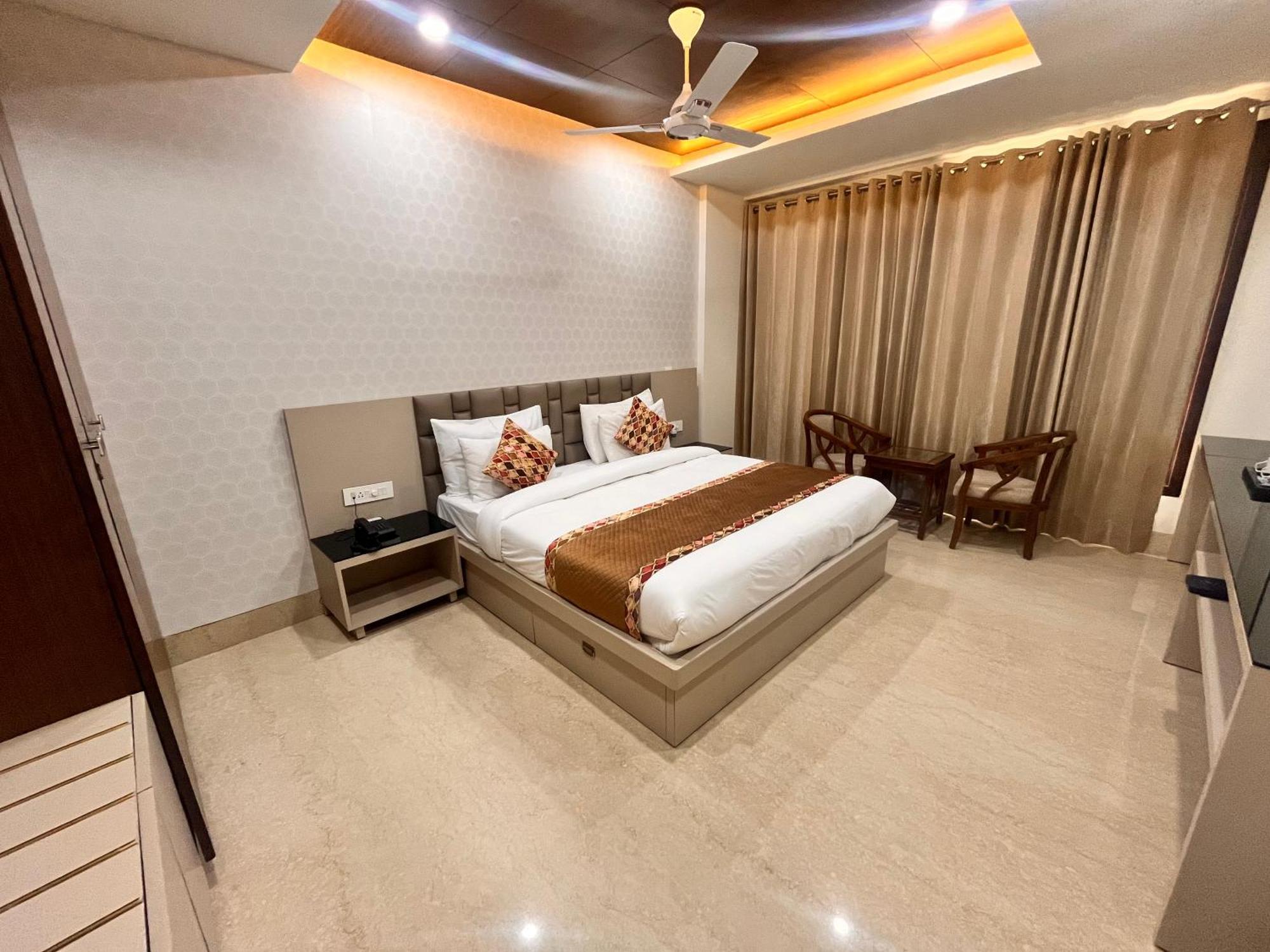 Gazebo Inn & Suites Medanta Gurgaon Zewnętrze zdjęcie