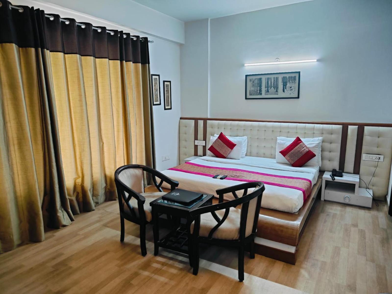 Gazebo Inn & Suites Medanta Gurgaon Zewnętrze zdjęcie
