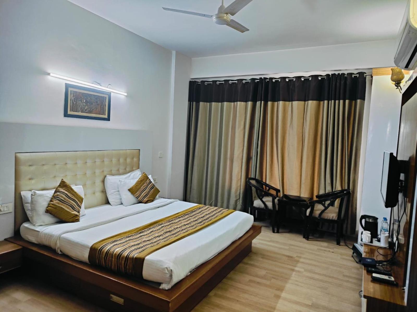 Gazebo Inn & Suites Medanta Gurgaon Zewnętrze zdjęcie