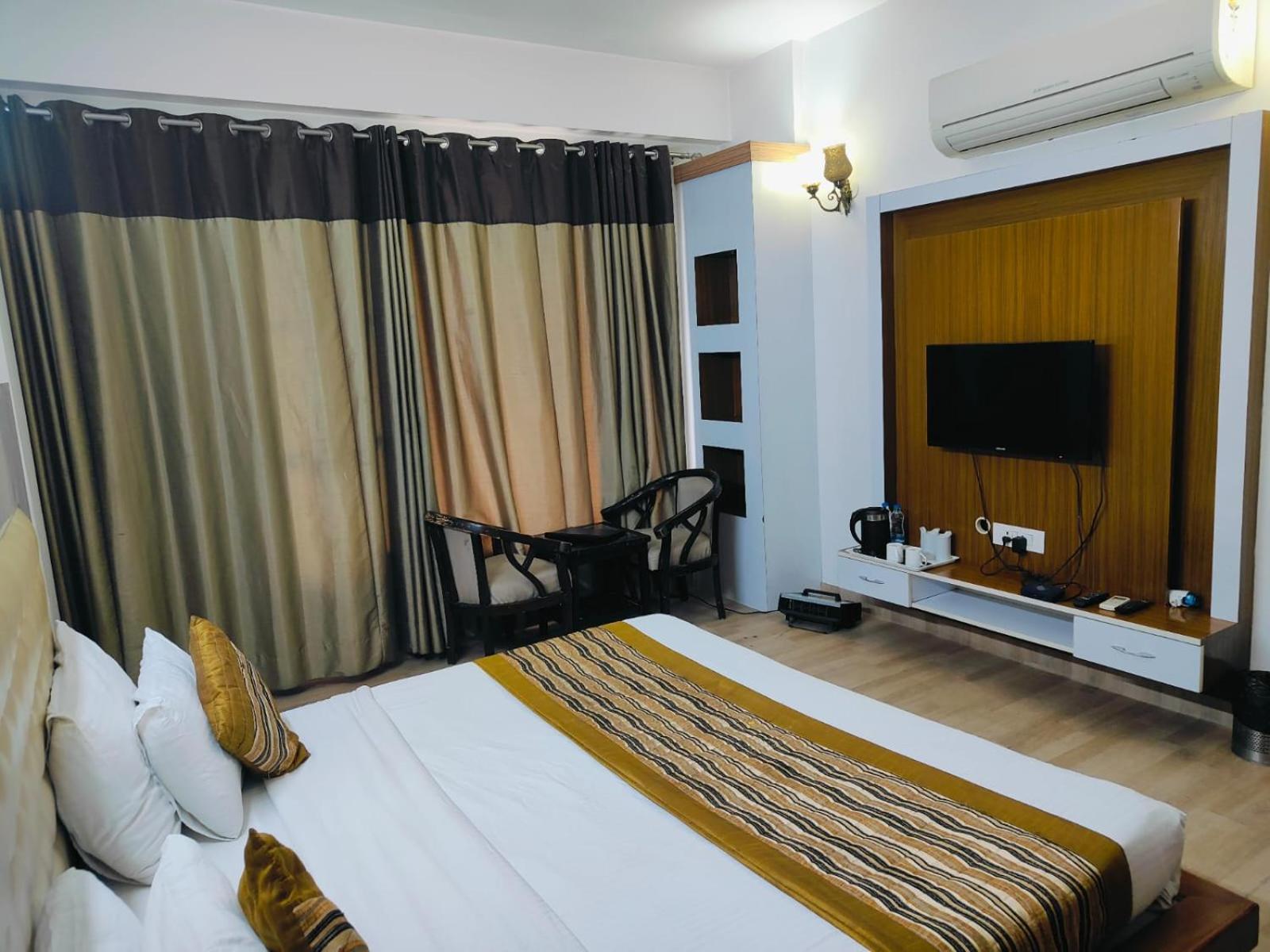 Gazebo Inn & Suites Medanta Gurgaon Zewnętrze zdjęcie