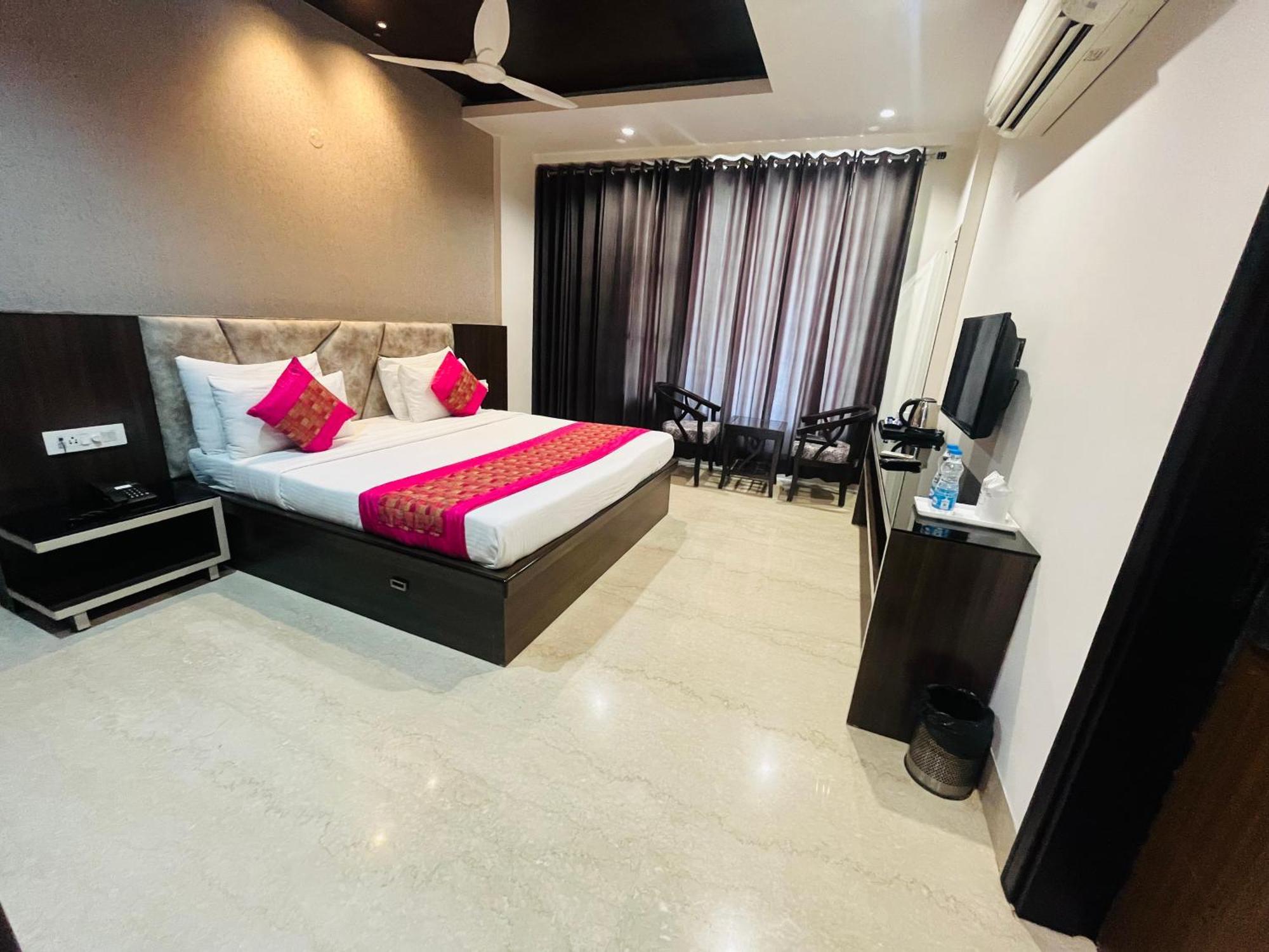 Gazebo Inn & Suites Medanta Gurgaon Zewnętrze zdjęcie
