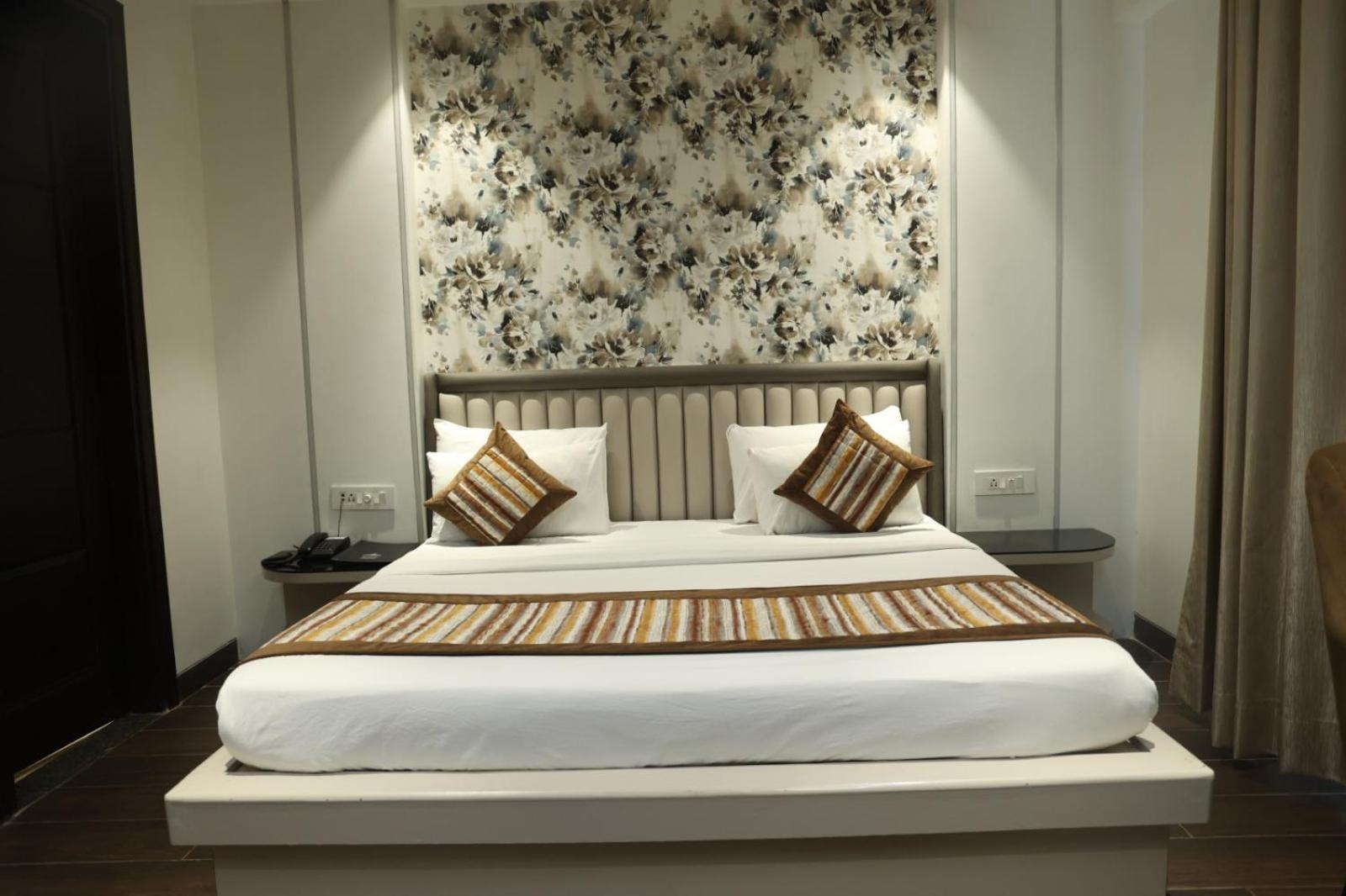 Gazebo Inn & Suites Medanta Gurgaon Zewnętrze zdjęcie